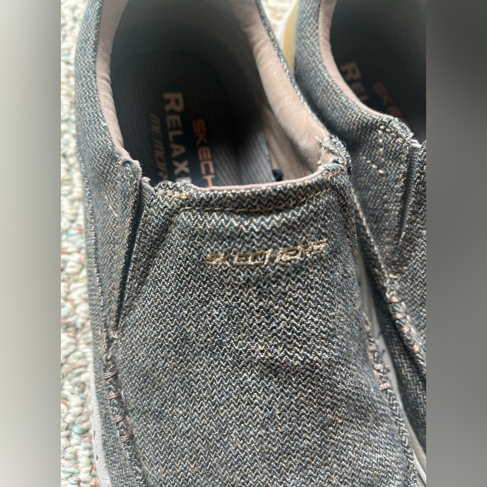 Skechers Relaxed Fit Memory Foam Slip On Shoes Sneaker Size 9 Black Tan Casual - Picture 2 of 11
